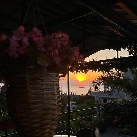 Kemeni Garden Hotell Batumi Exteriör bild